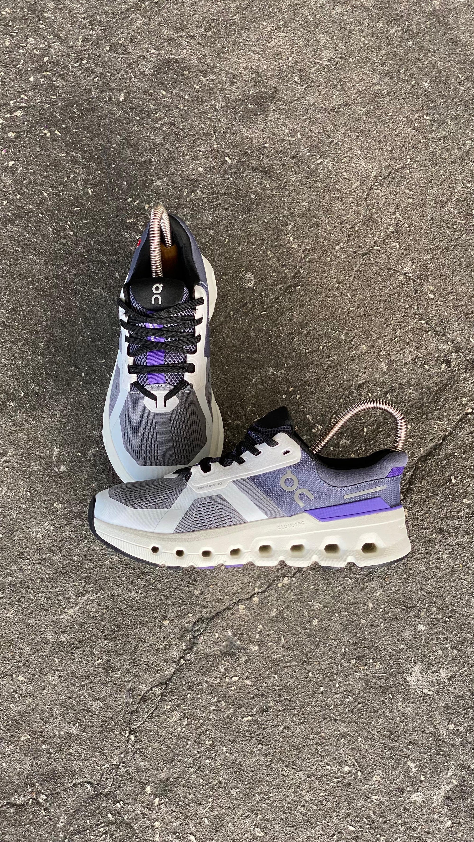 ON Cloud blanco morado