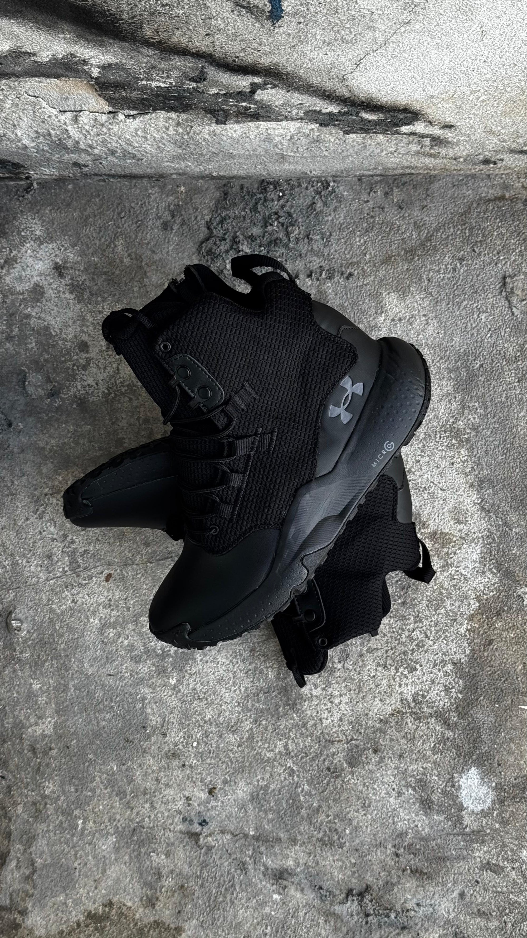 BOTA UNDER ARMOUR  MICRO NEGRA