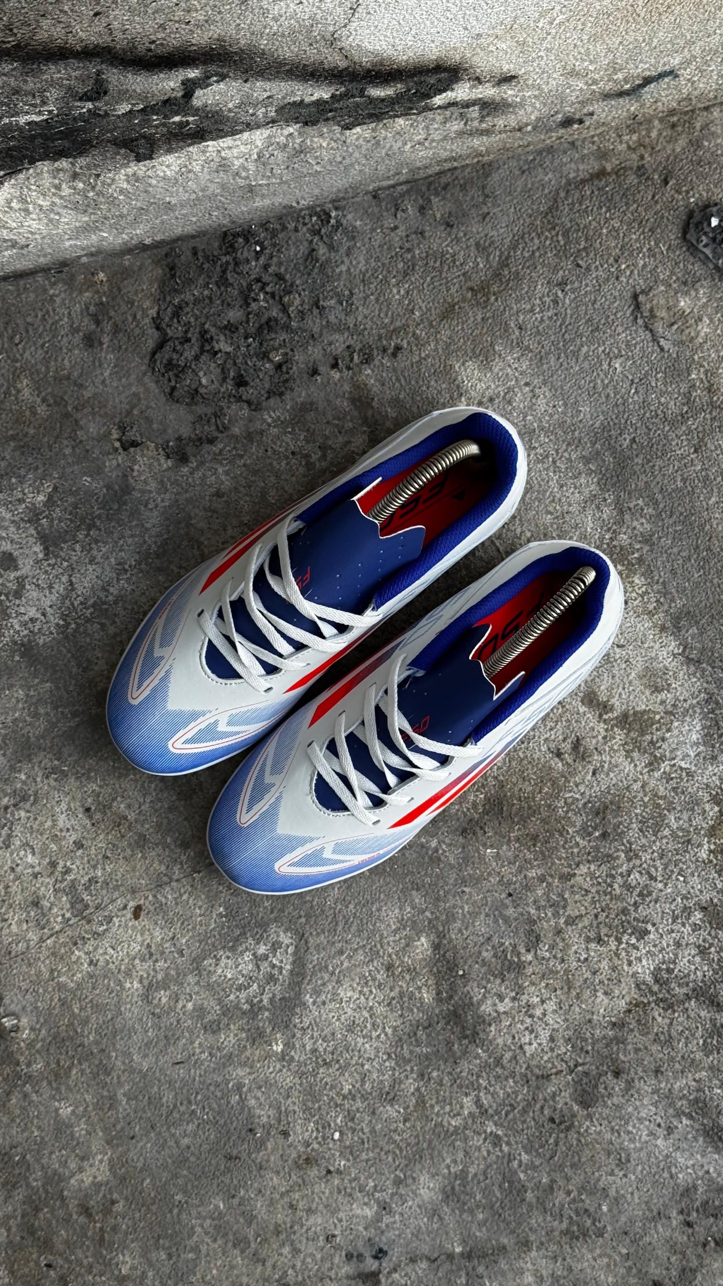 ADIDAS GUAYO SINTETICA F50 BLANCO AZUL