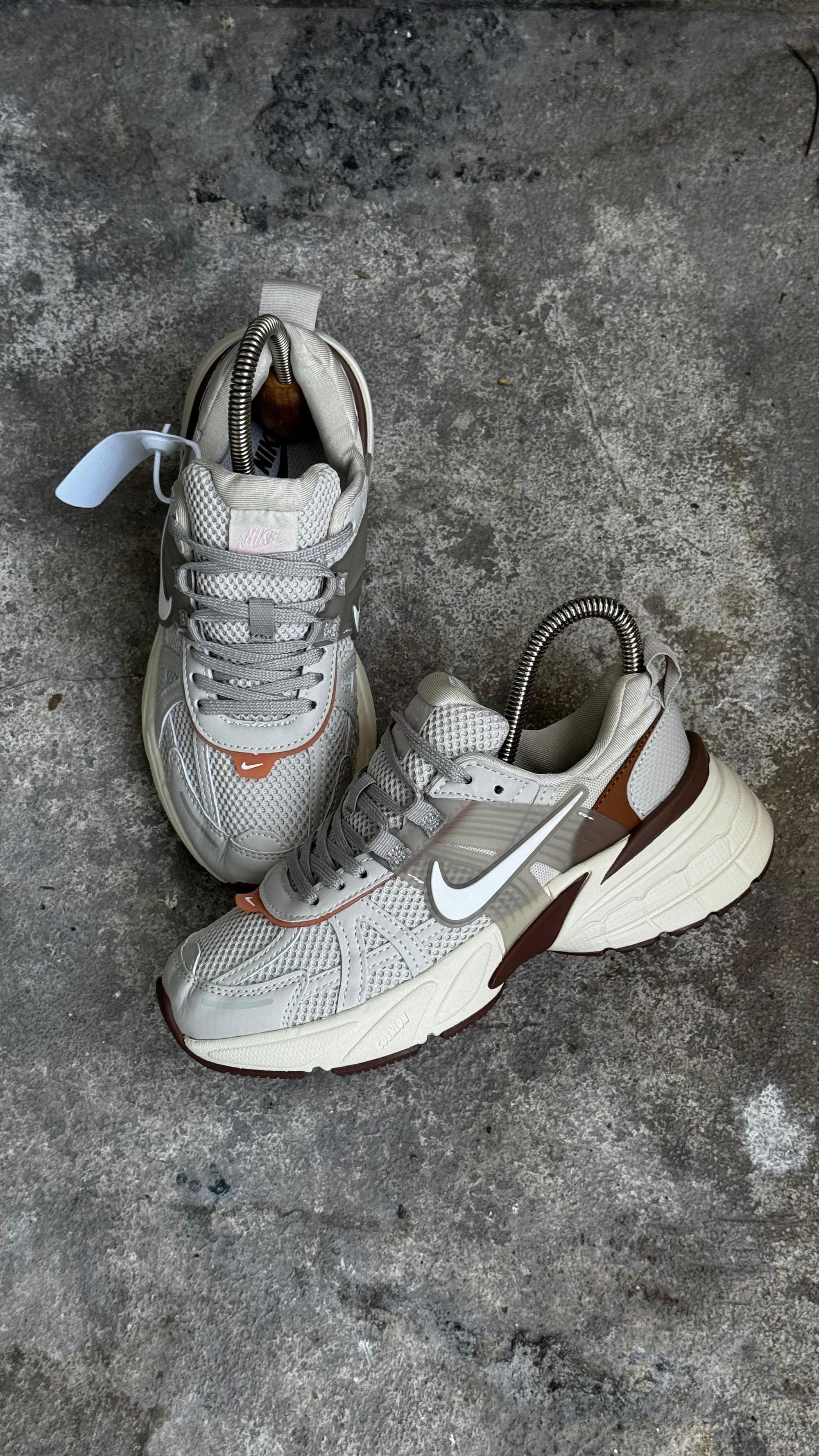 NIKE V2K CAFE CHULO BLANCO
