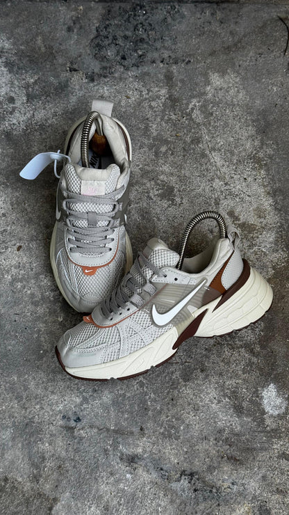 NIKE V2K CAFE CHULO BLANCO
