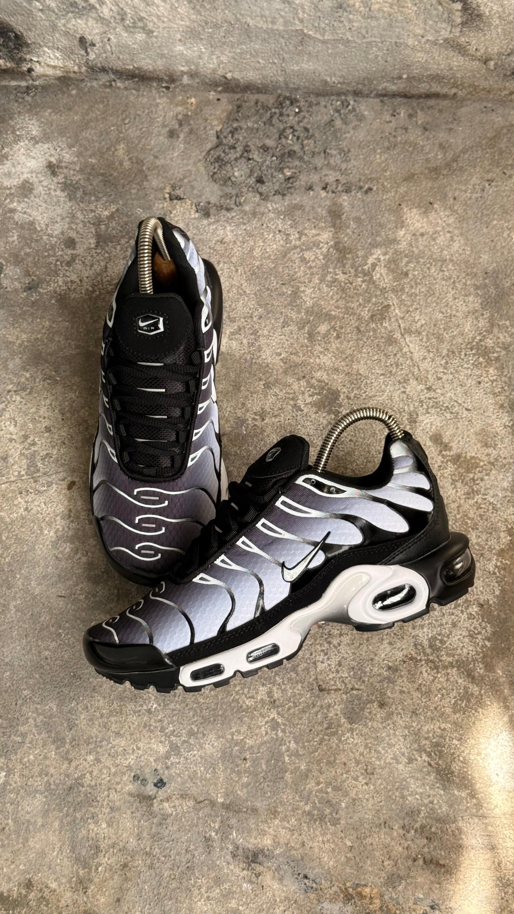 NIKE TN DIFUMINADO NEGRO BLANCO
