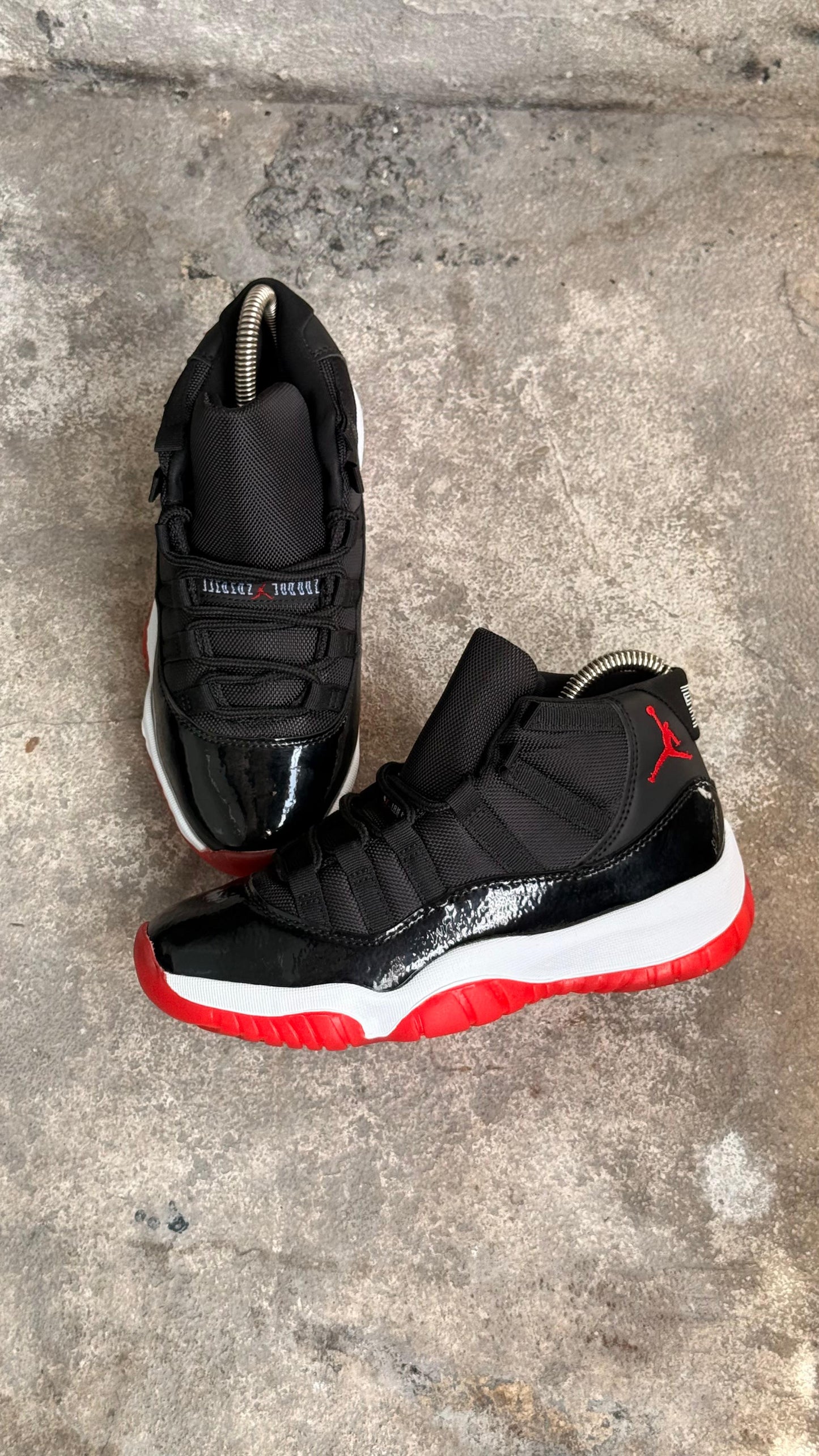RETRO 11 NEGRO ROJO