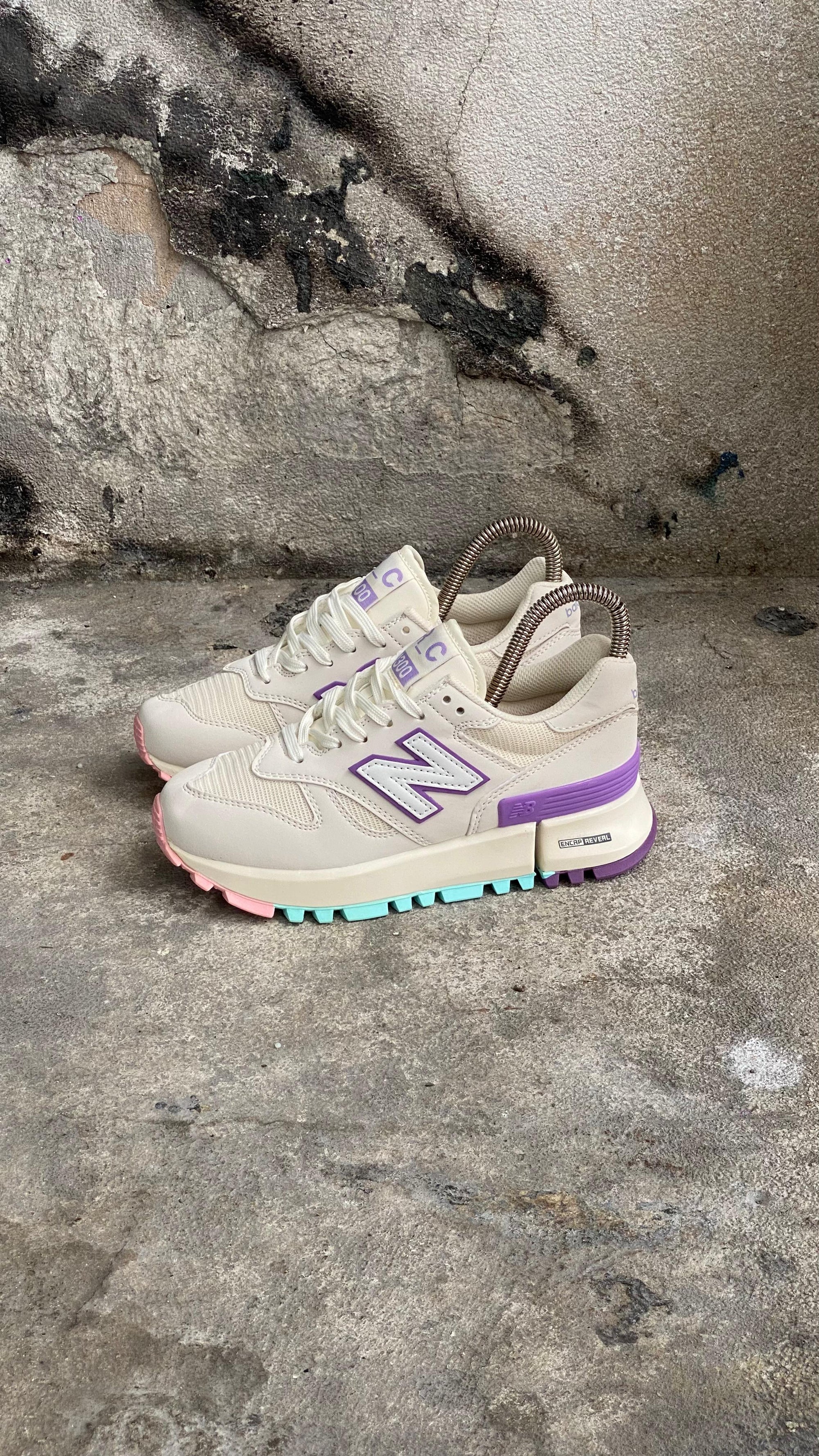 NEW BALANCE 1300 BLANCO MORADO