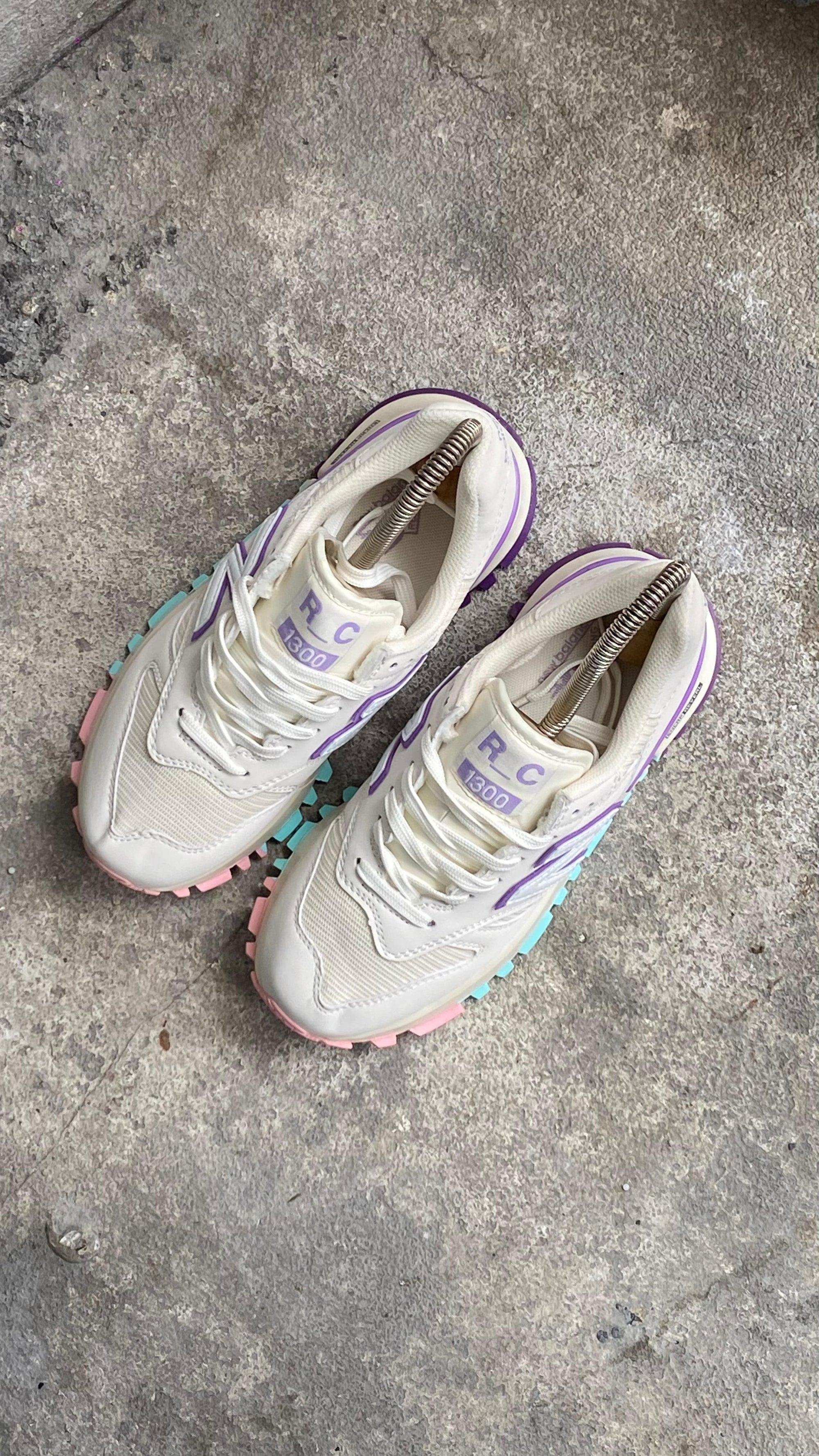 NEW BALANCE 1300 BLANCO MORADO