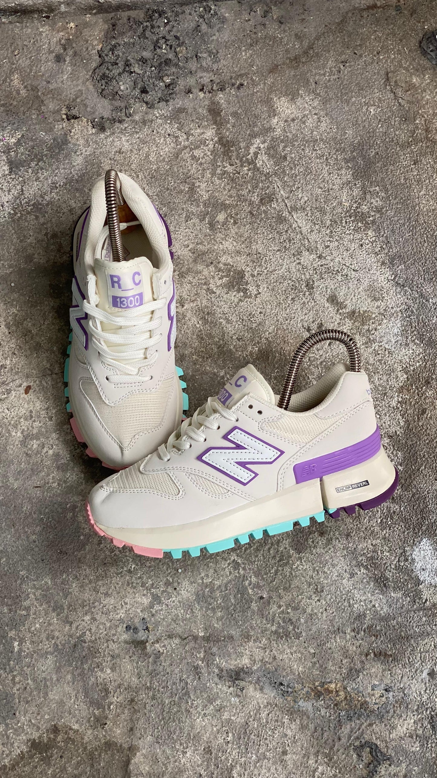 NEW BALANCE 1300 BLANCO MORADO