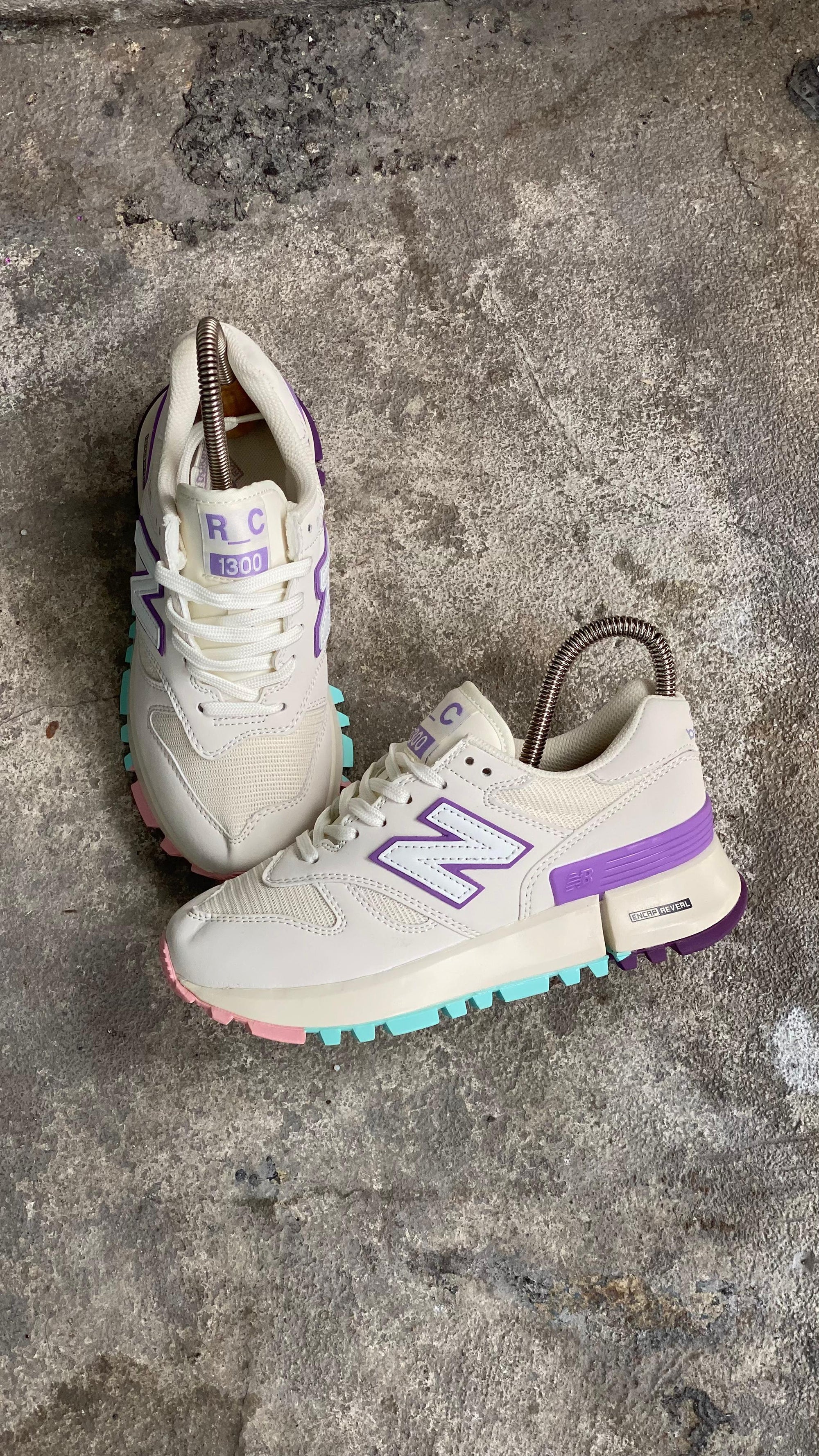 NEW BALANCE 1300 BLANCO MORADO