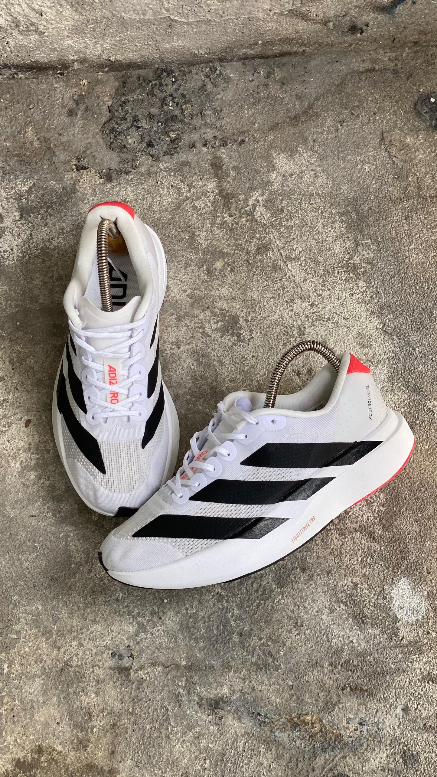 ADIZERO BLANCO NEGRO ROJO