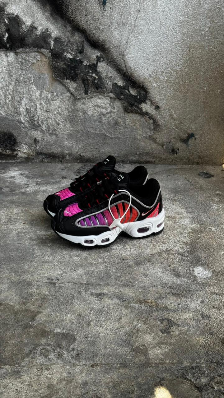 NIKE  TAIWILIND NEGRO COLOR NIÑOS