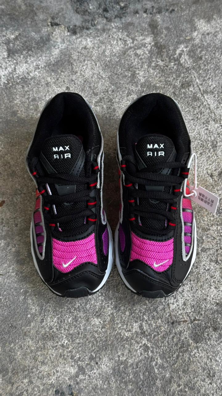 NIKE  TAIWILIND NEGRO COLOR NIÑOS