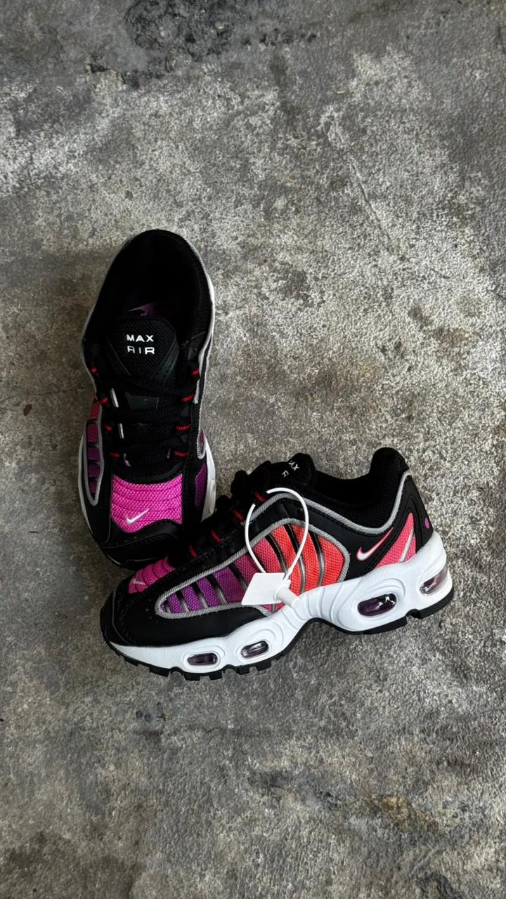 NIKE  TAIWILIND NEGRO COLOR NIÑOS