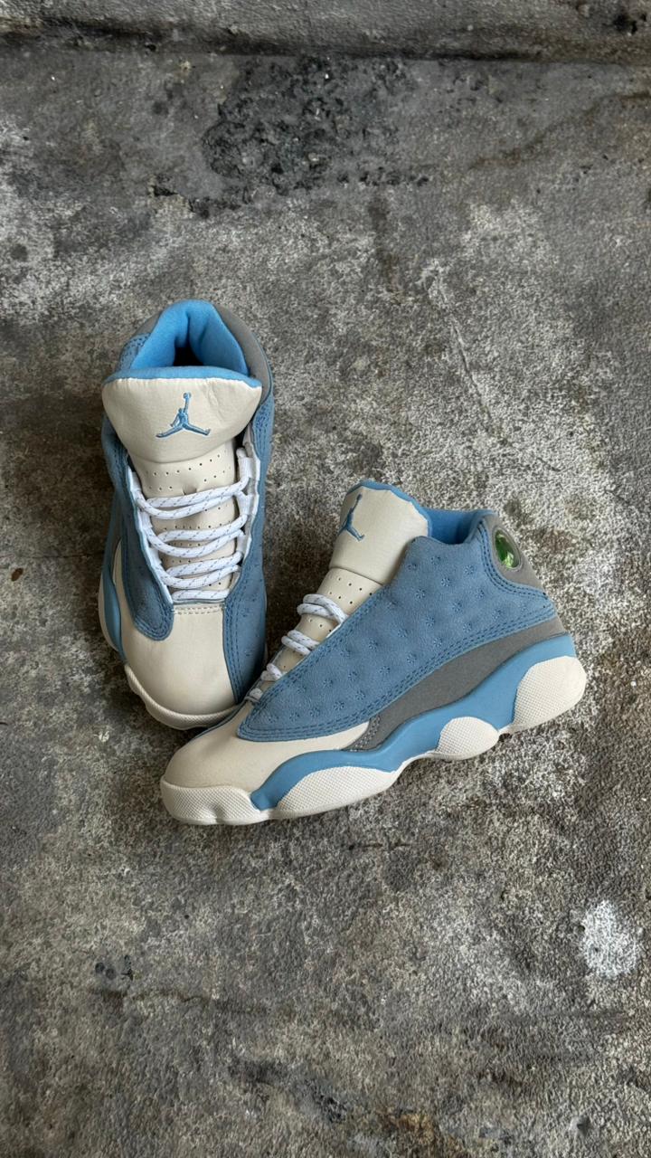 JORDAN RETRO 13 NIÑO BLANCO AZUL CIELO