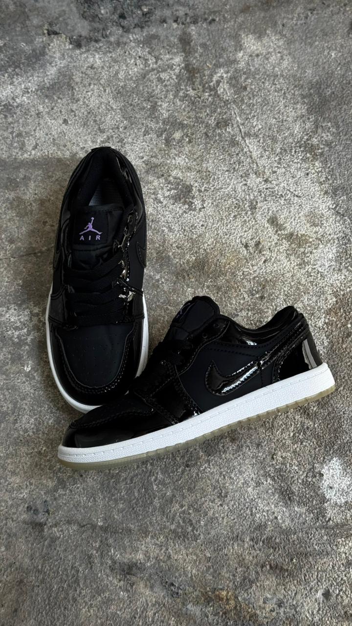 JORDAN RETRO 1 CHAROL NEGRA NIÑOS