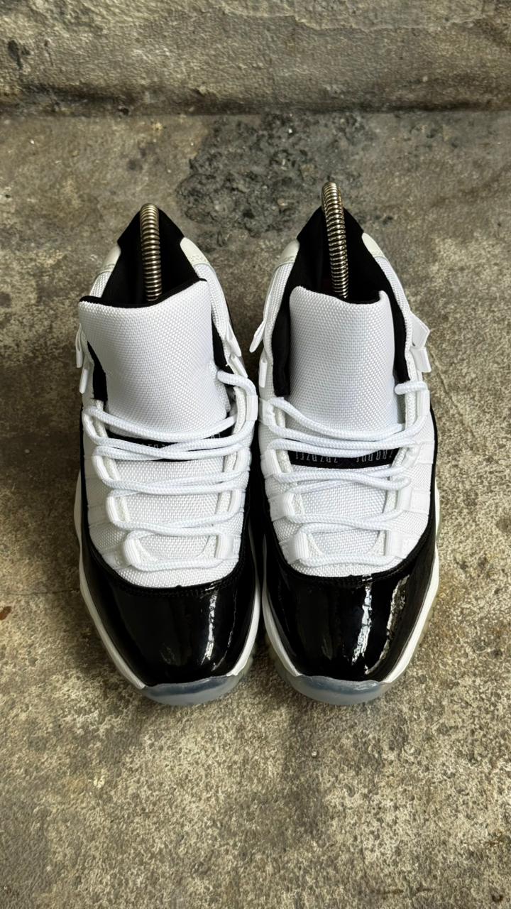 NIKE RETRO 11 BLANCO NEGRO