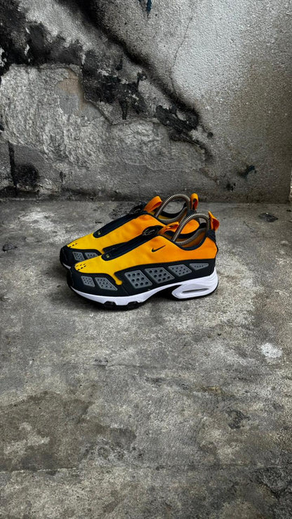 NIKE SUNDER NARANJA NEGRO
