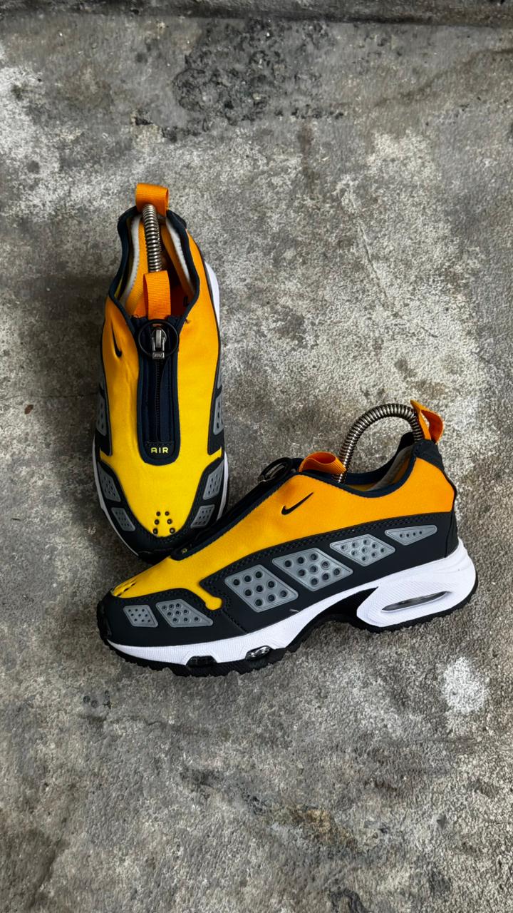 NIKE SUNDER NARANJA NEGRO