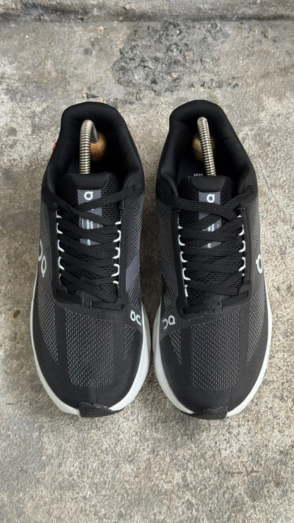 ON RUNNING NEGRO BLANCO