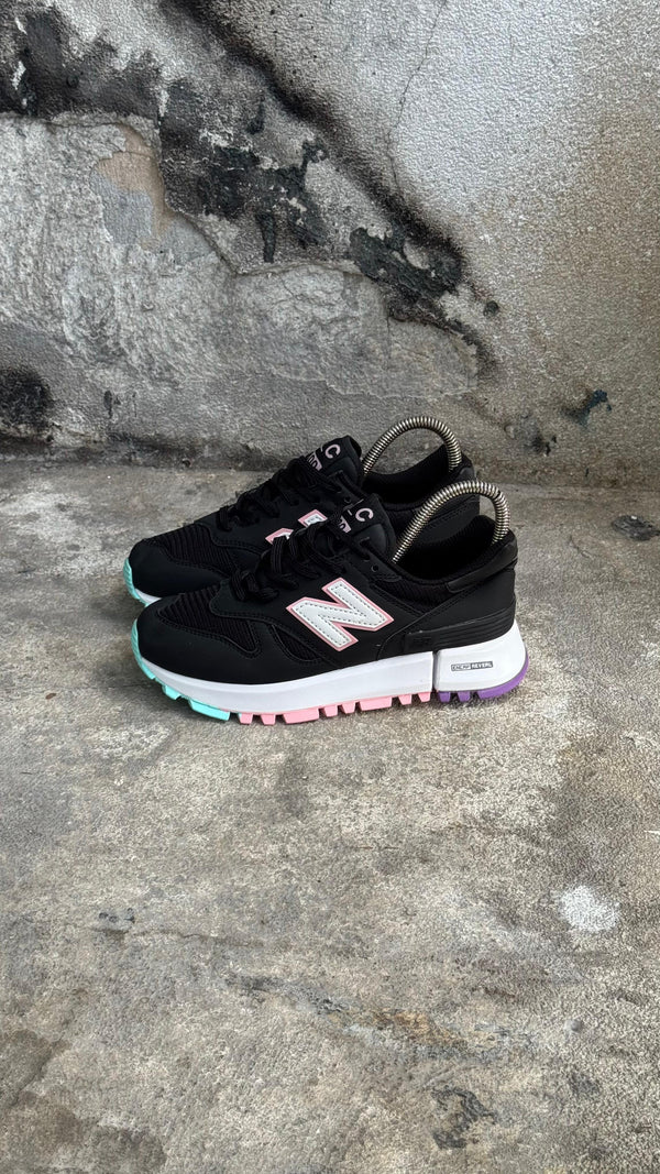 NEW BALANCE 1300 PASTEL NEGRO