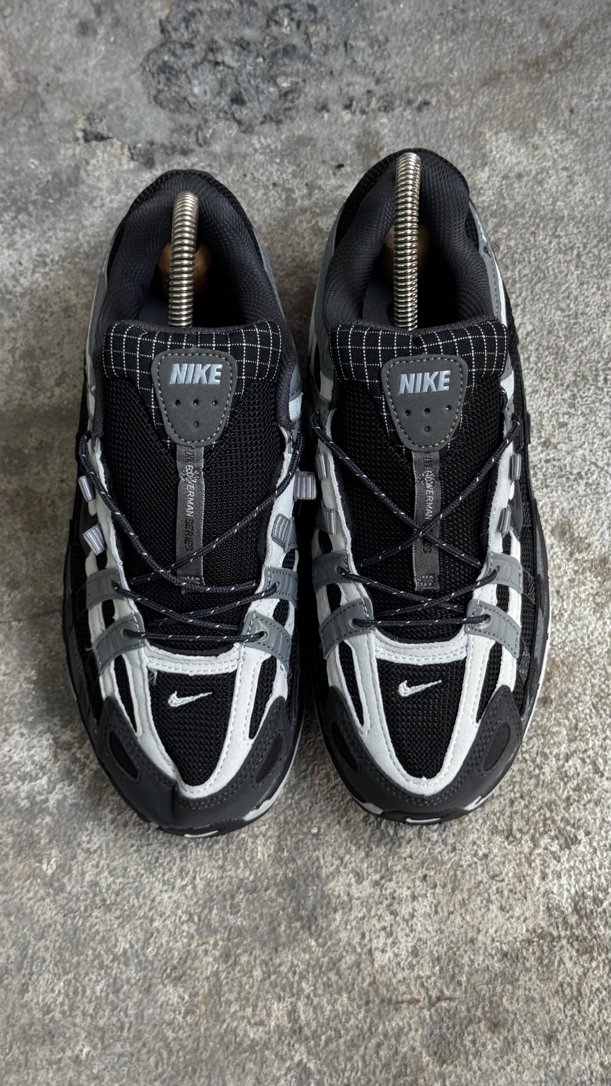 NIKE P6000 NEGRO BLANCO