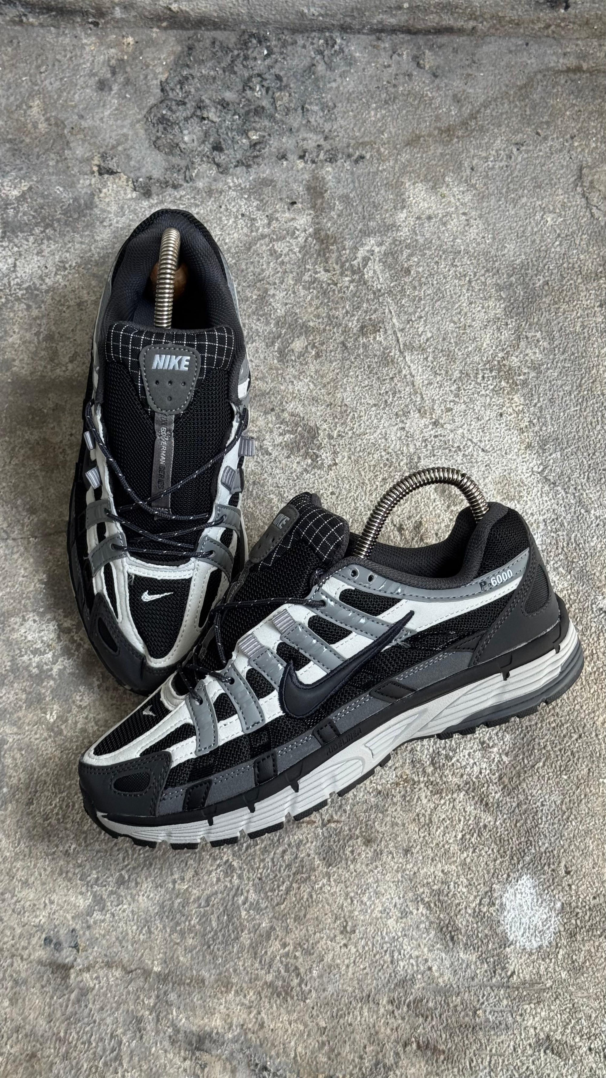NIKE P6000 NEGRO BLANCO