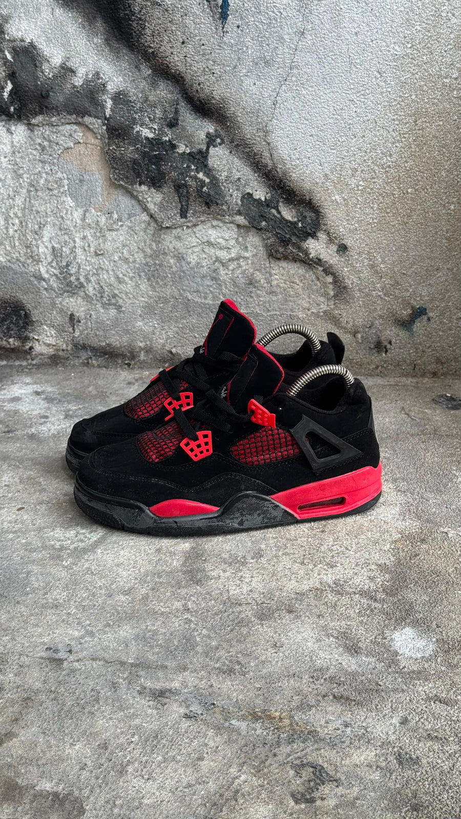 JORDAN RETRO 4 NEGRA ROJA PROMO