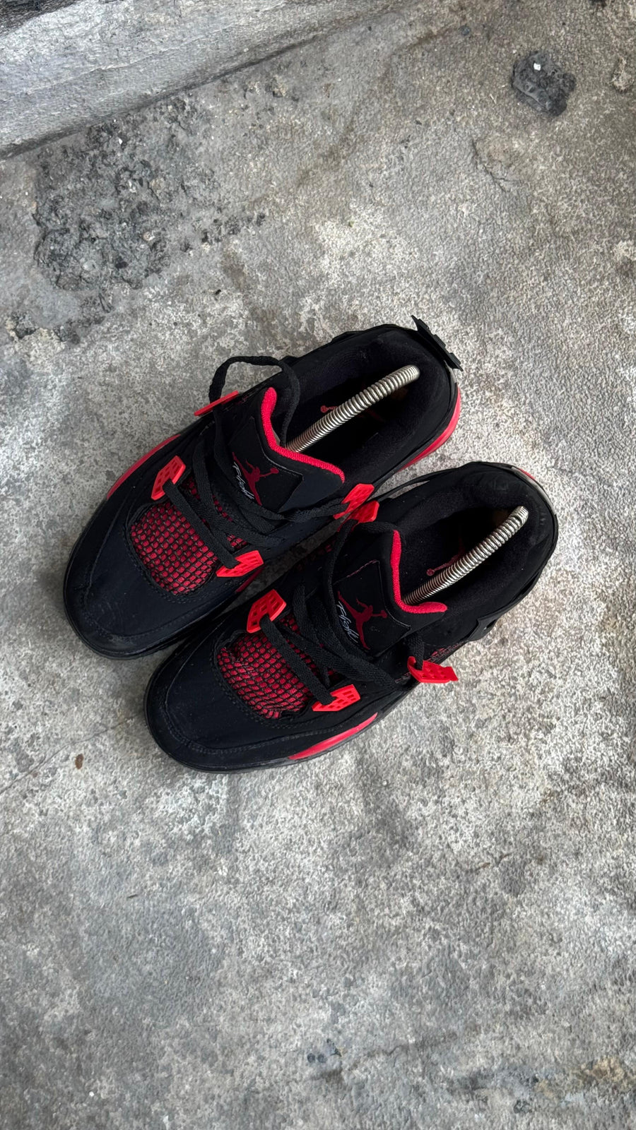 JORDAN RETRO 4 NEGRA ROJA PROMO