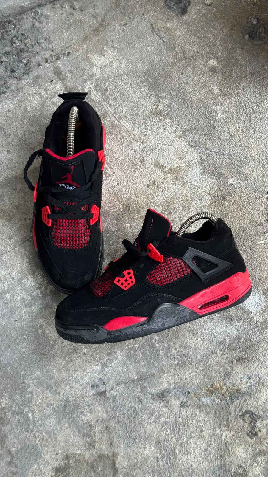 JORDAN RETRO 4 NEGRA ROJA PROMO