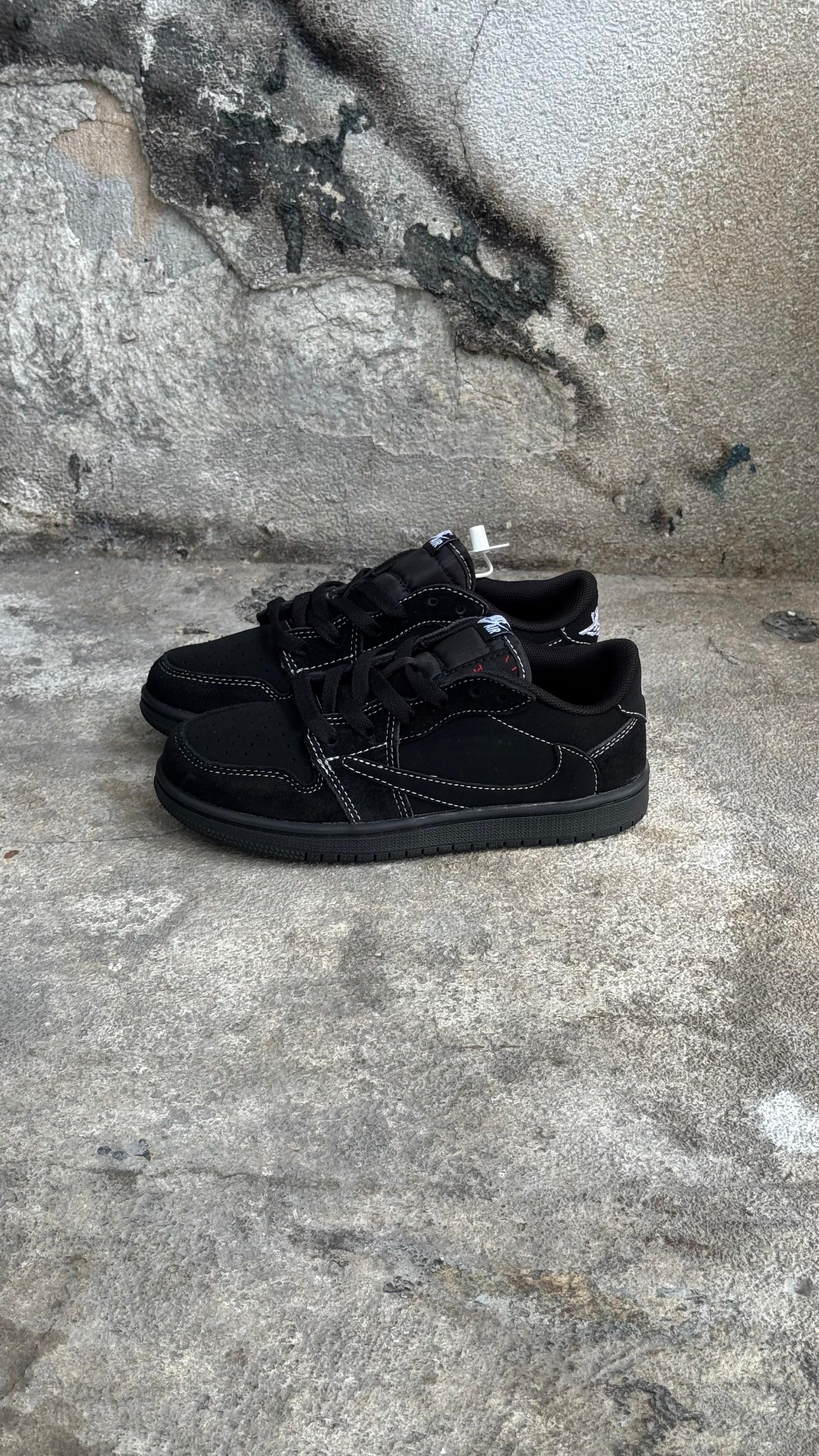 TRAVIS SCOTT NEGRA NIÑOS