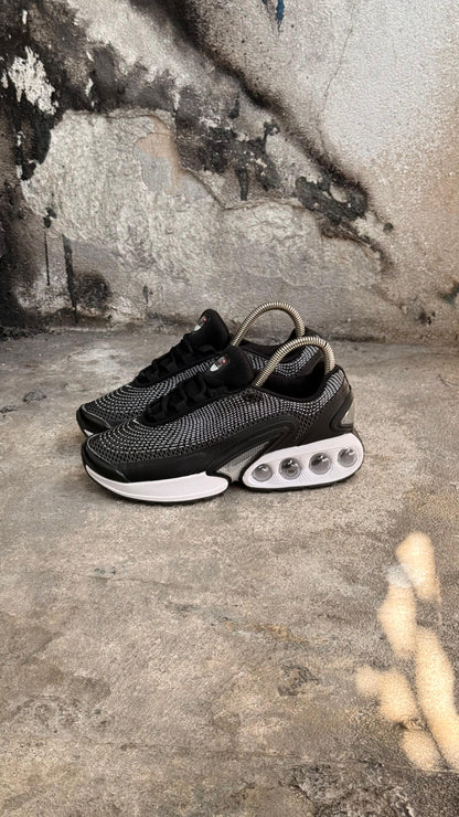 NIKE CAMARA NEGRO BLANCO PROMO