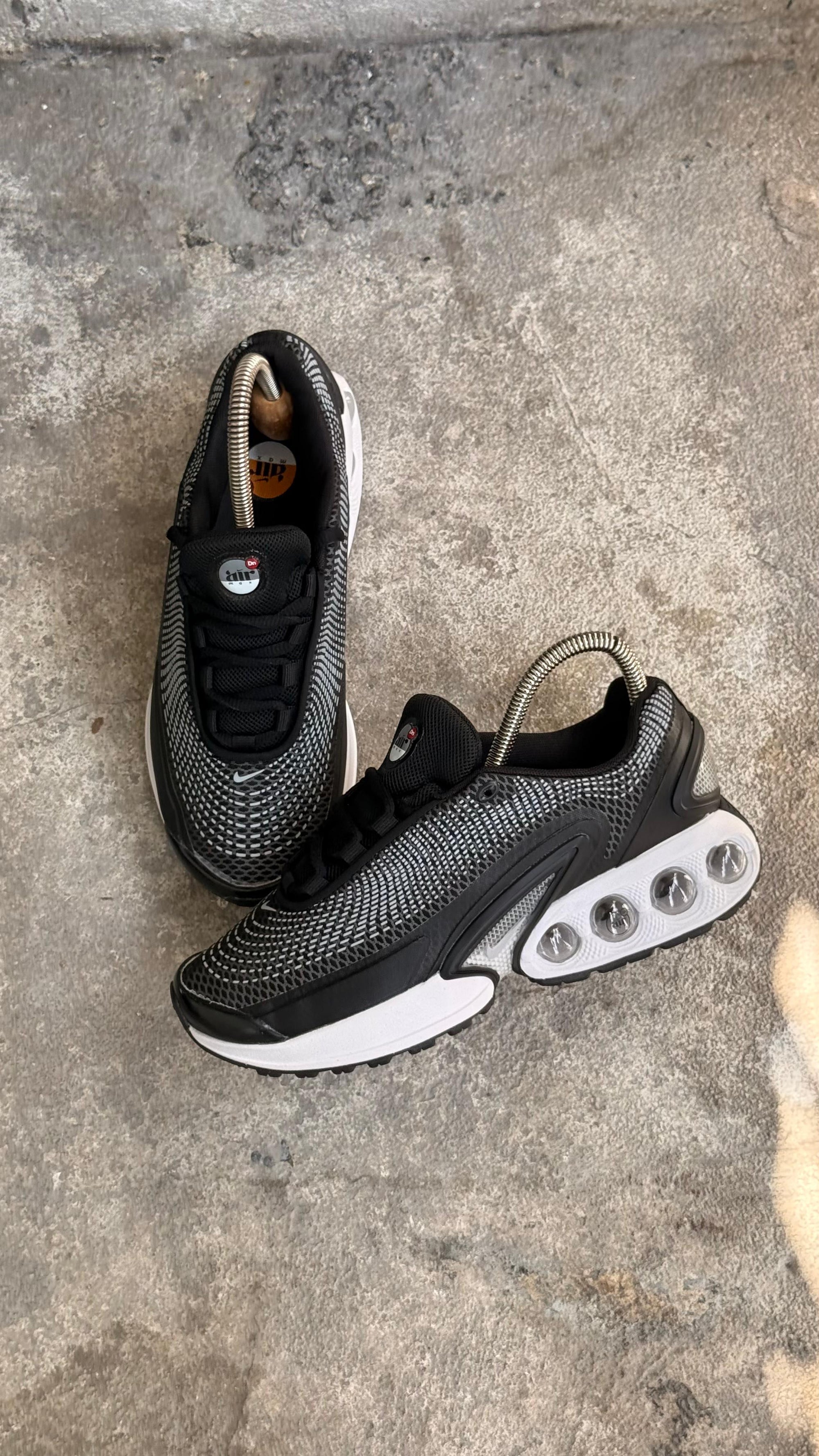 NIKE CAMARA NEGRO BLANCO PROMO