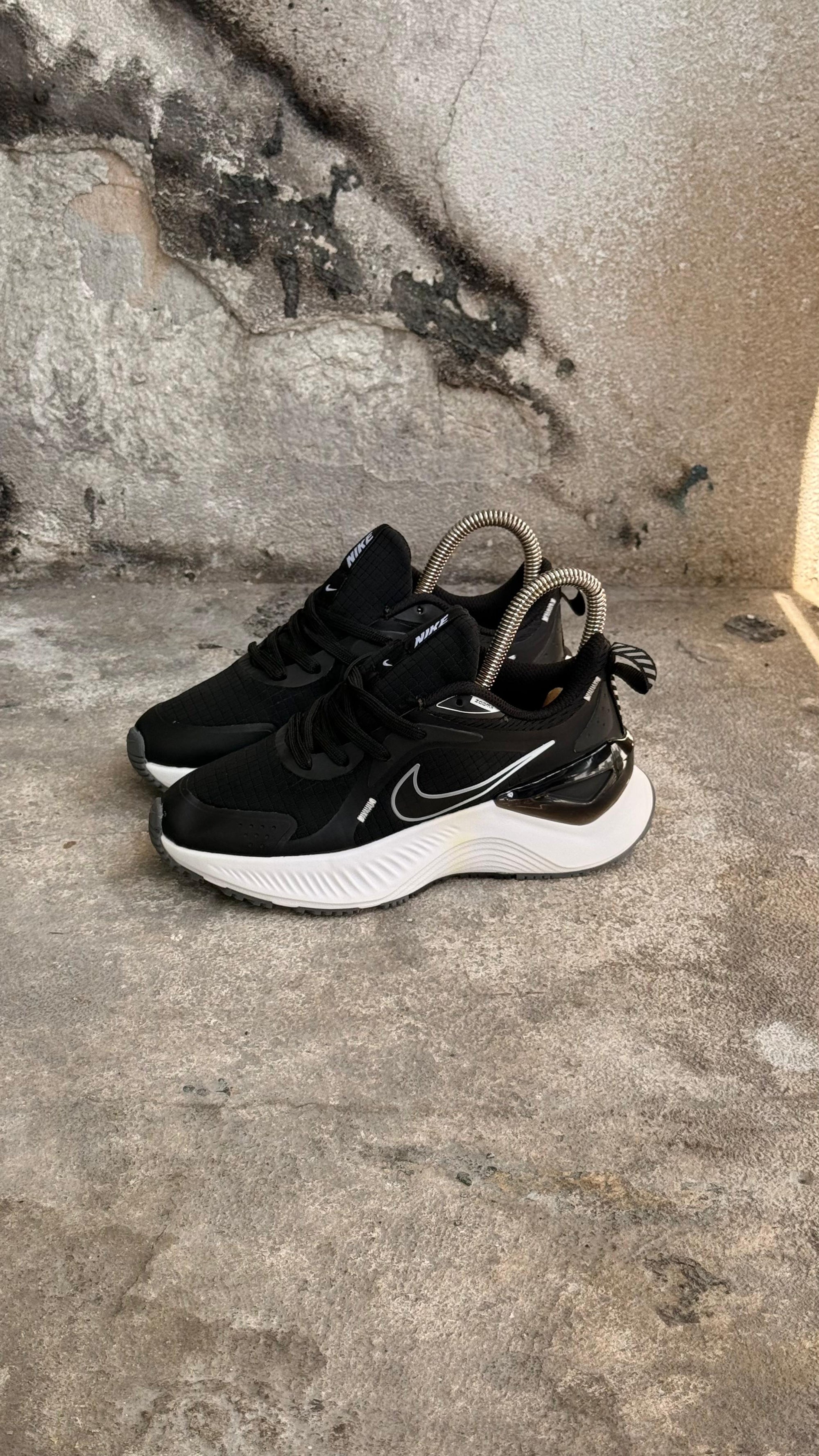 NIKE DIAMANTE NEGRO BLANCO PROMO