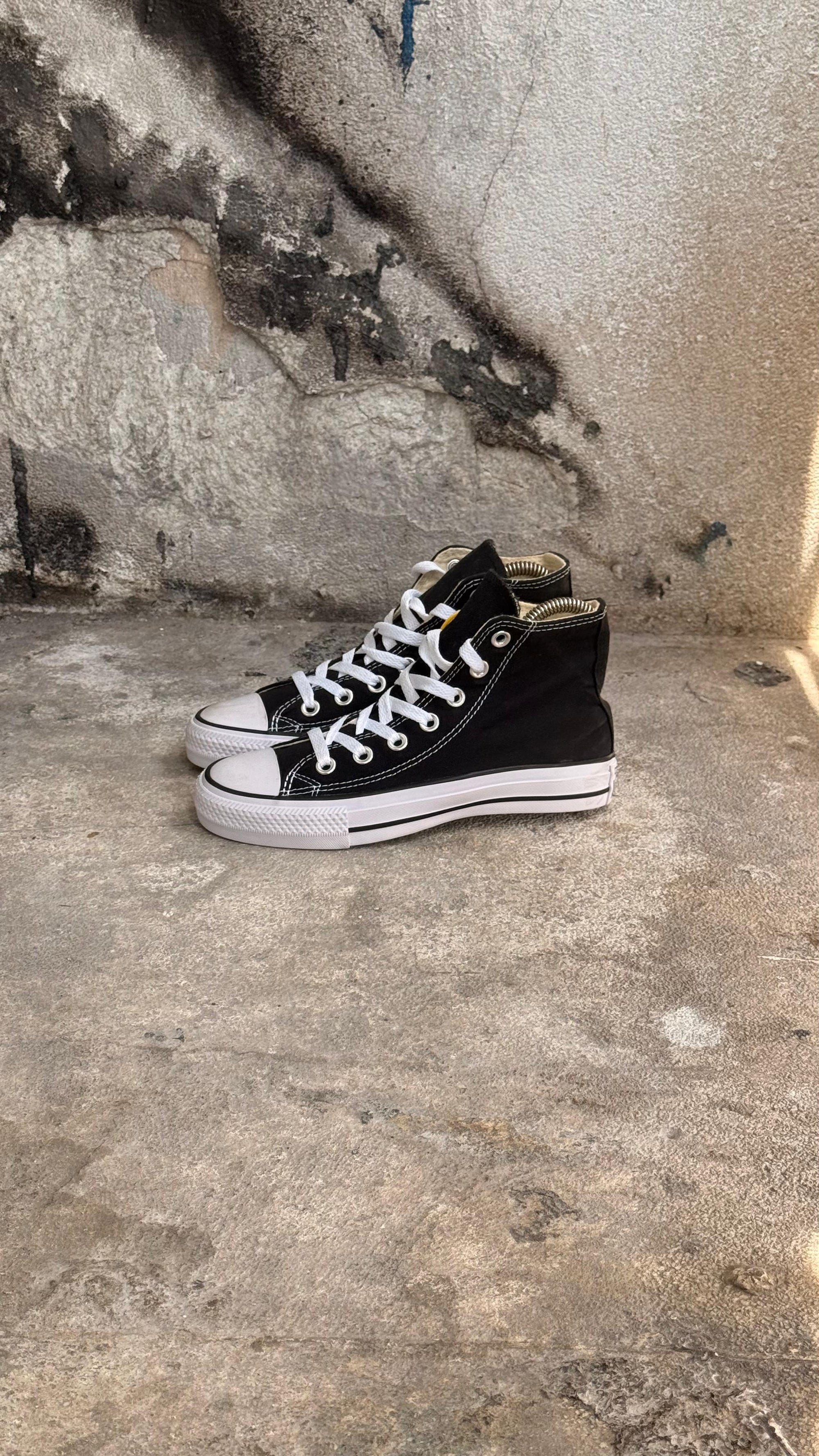BOTA CONVERSE NEGRO BLANCO