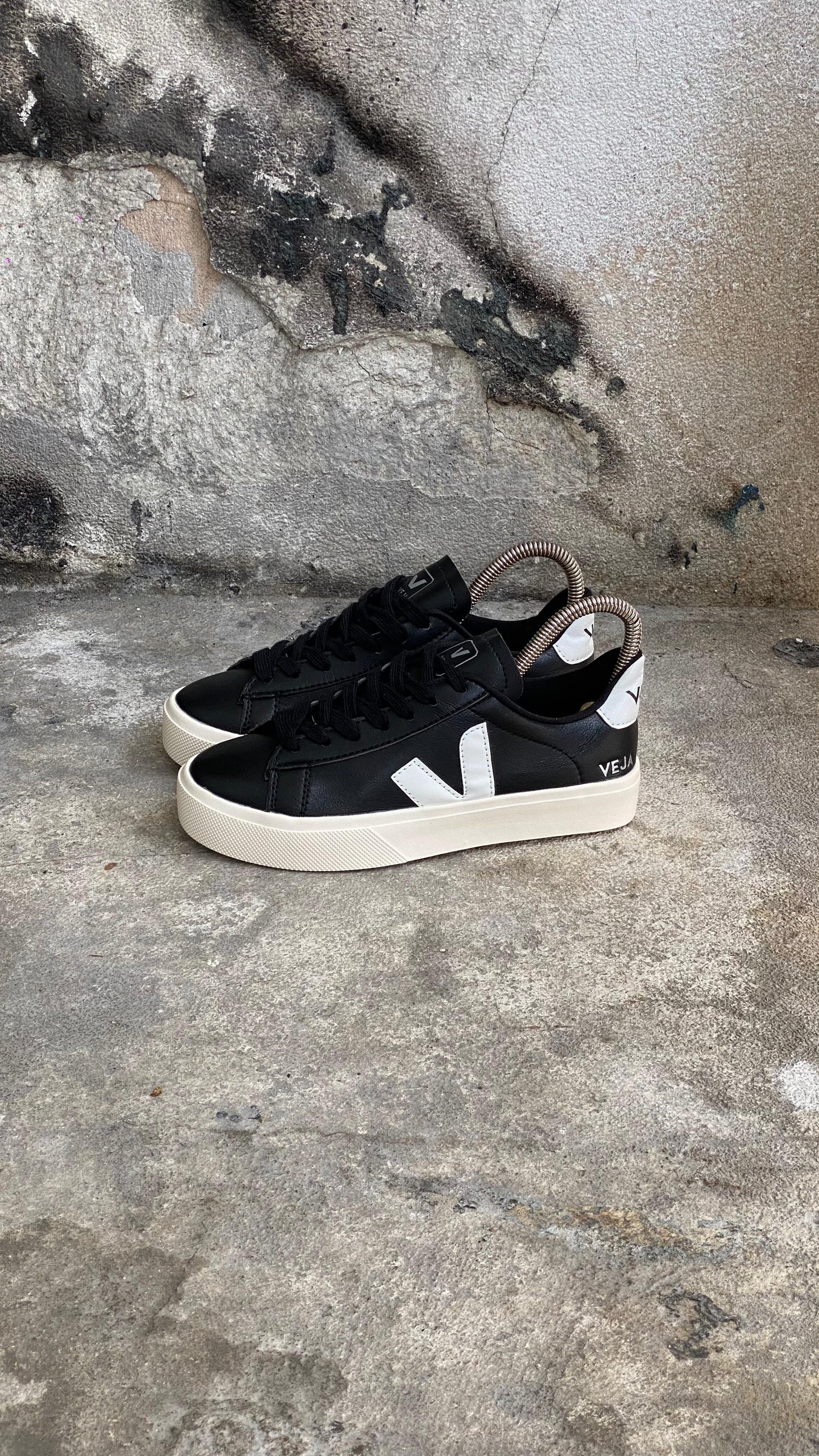VEJA NEGRO BLANCO PROMO
