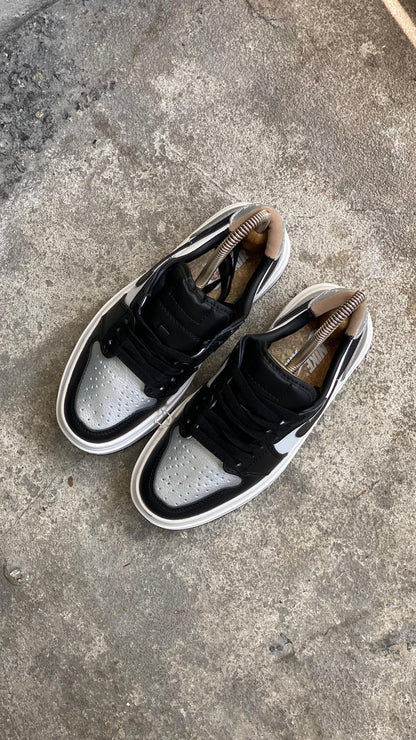 NIKE R1  LOW PLATAFORMA NEGRO PLATA PROMO