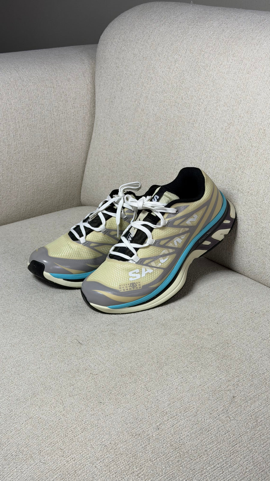 SALOMON TENNIS BEIGE AZUL