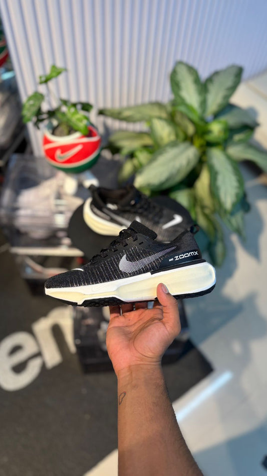 NIKE INVINCIBLE RUN 3 NEGRO BLANCO