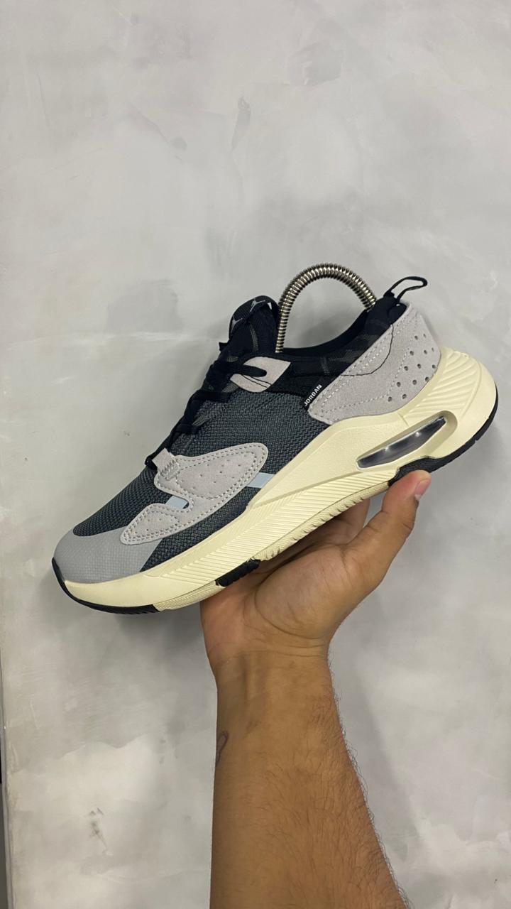 JORDAN CADENSE NEGRA BLANCA