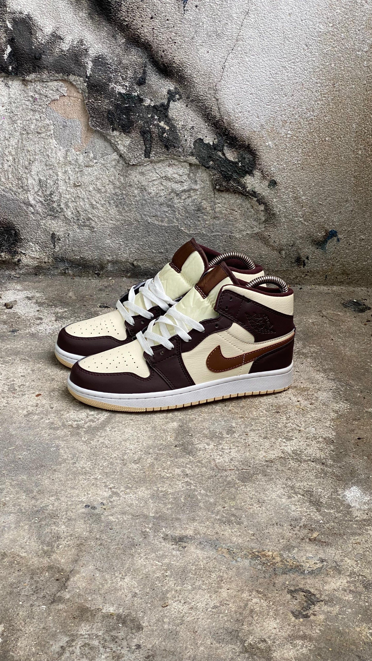JORDAN RETRO 1 BEIGE CAFE