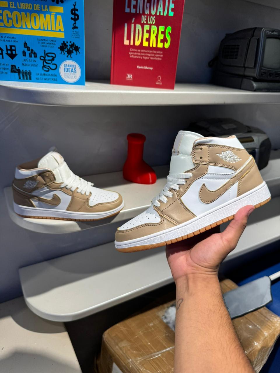 JORDAN RETRO 1 HIGH BLANCO PASTEL