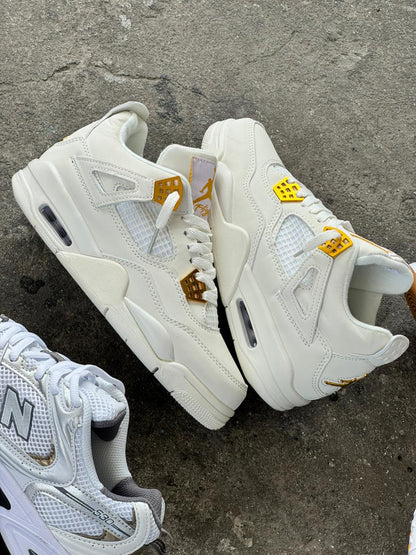 JORDAN RETRO 4 BLANCA DORADA