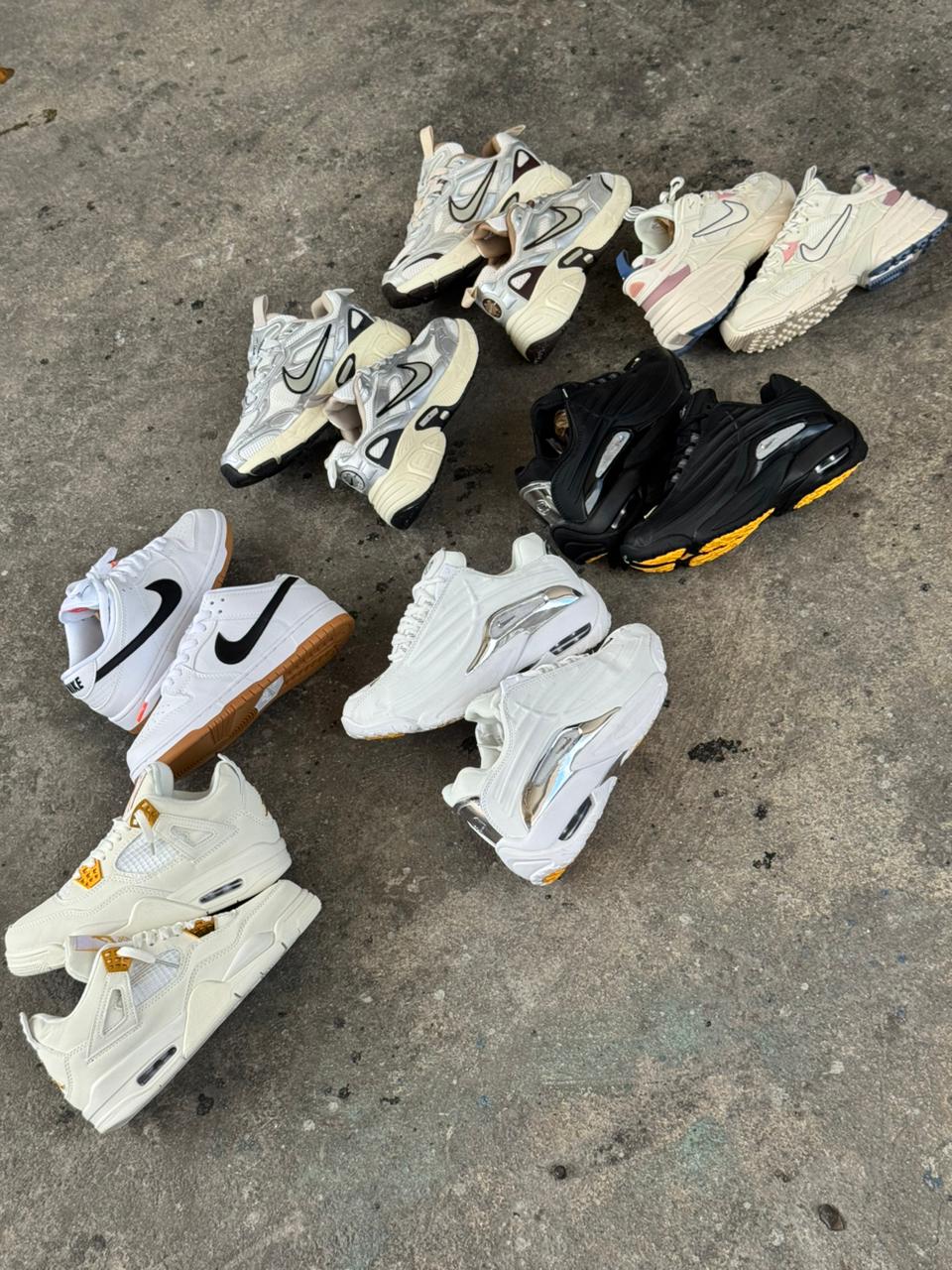 JORDAN RETRO 4 BLANCA DORADA