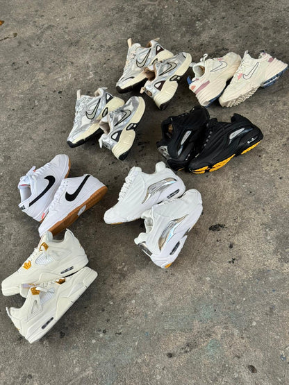 JORDAN RETRO 4 BLANCA DORADA