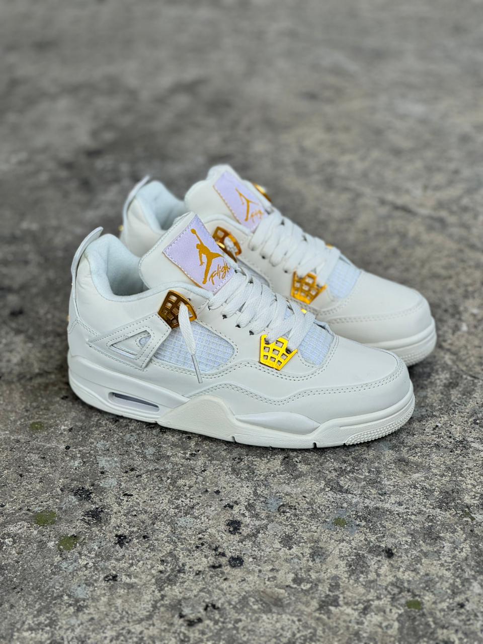 JORDAN RETRO 4 BLANCA DORADA