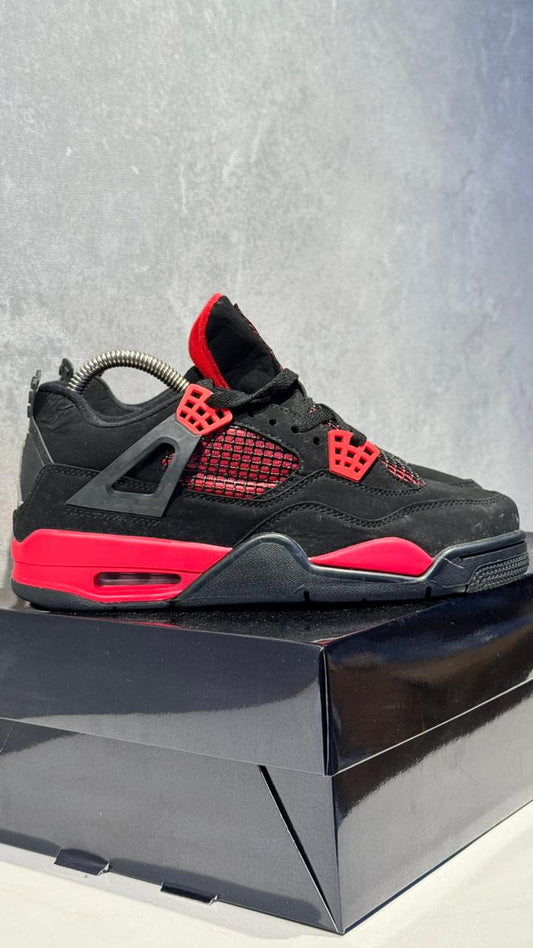 JORDAN RETRO 4 NEGRA ROJA PROMO