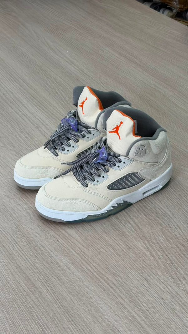 JORDAN RETRO 5  OG WHOTE GREY