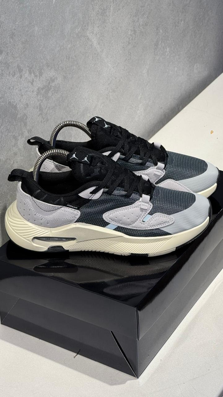 JORDAN CADENSE NEGRA BLANCA