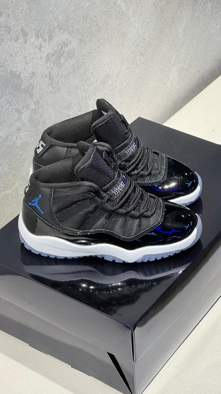 JORDAN RETRO 11 NEGRA BLANCA NIÑOS