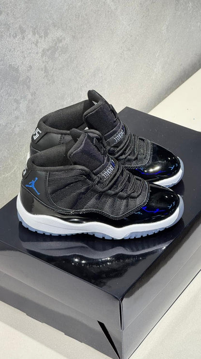 JORDAN RETRO 11 NEGRA BLANCA NIÑOS
