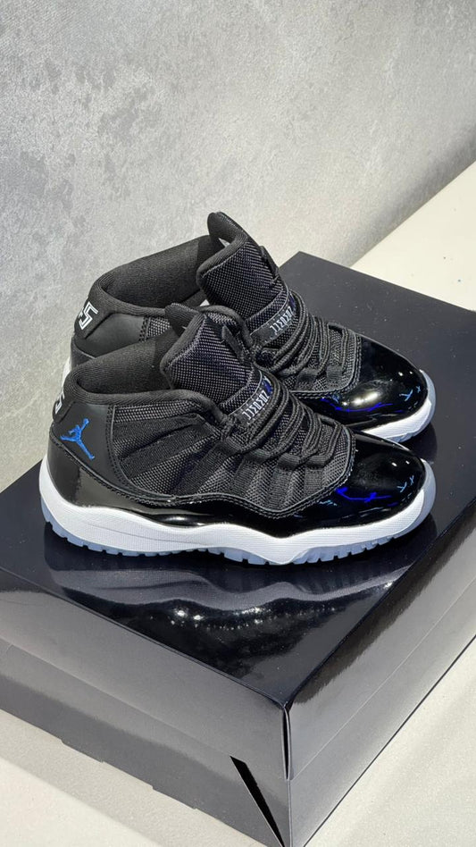 JORDAN RETRO 11 NEGRA BLANCA NIÑOS