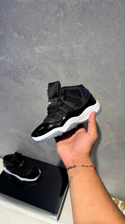 JORDAN RETRO 11 NEGRA BLANCA NIÑOS
